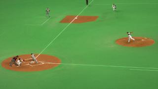鍛えたその身体 あふれる気迫 さぁ ここまで ぶち込め ライトスタンドへ～～