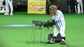 「君が代」を演奏するＢ☆Ｂ