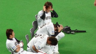 打ちひしがれる勝さん